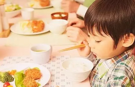 孩子使用筷子有哪些注意事项